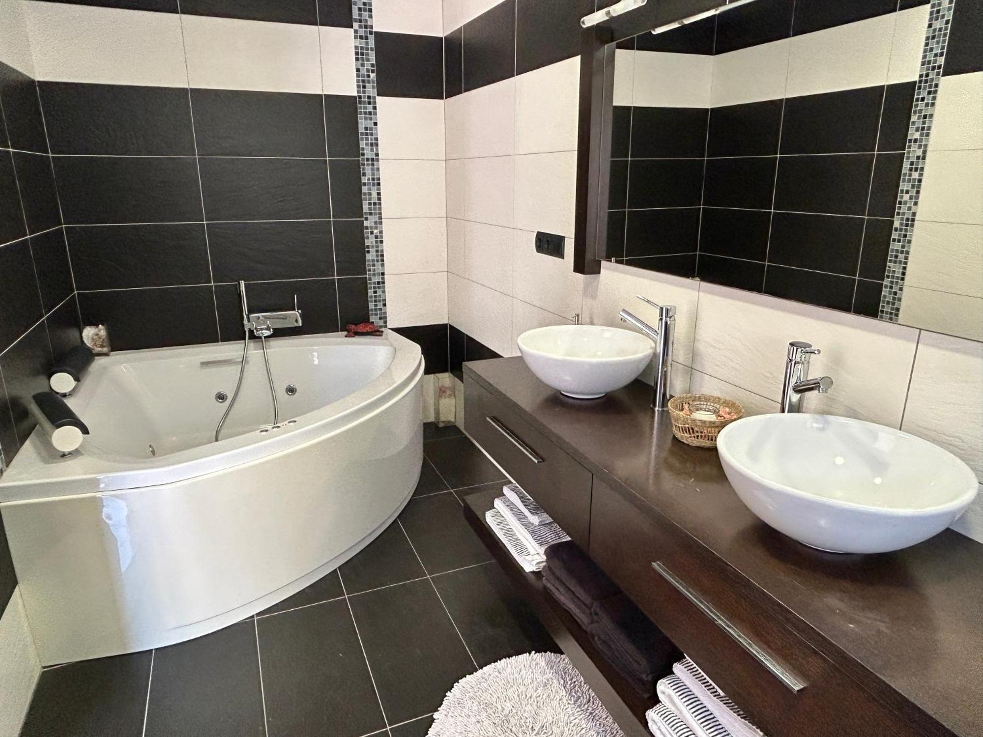 Casa Con Jacuzzi Y Piscina Con Vistas Al Castillo Corbera de Alcira Luaran gambar