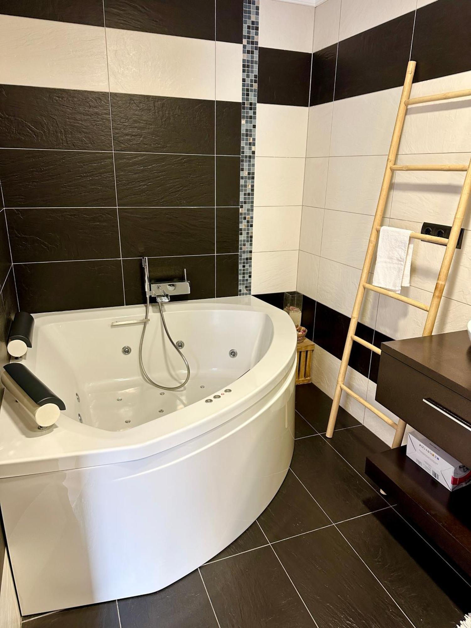 Casa Con Jacuzzi Y Piscina Con Vistas Al Castillo Corbera de Alcira Luaran gambar